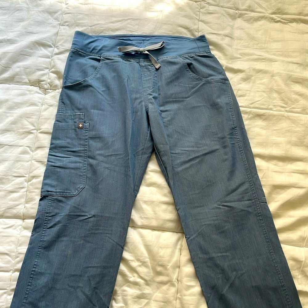Small light blue Figs Scrub Set